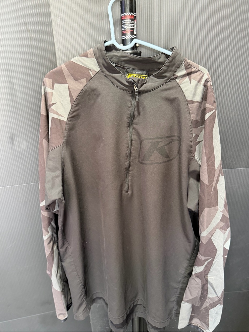 Men's Black Long-Sleeve Pullover Shirt